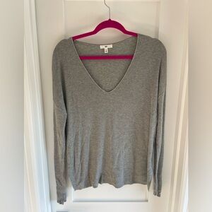 BP Gray Ribbed Knit V Neck Women’s Sweater, size Medium Great Condition